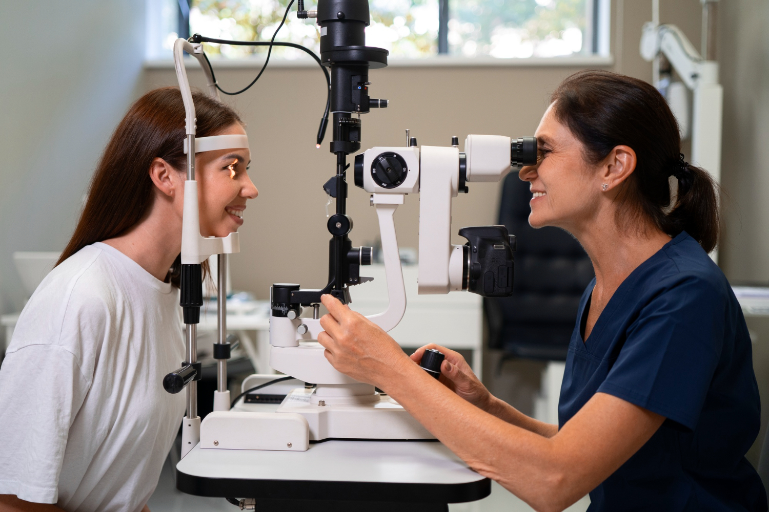 การผ่าตัดเลสิก (LASIK): ข้อมูลเบื้องต้นสำหรับผู้สนใจแก้ไขสายตา